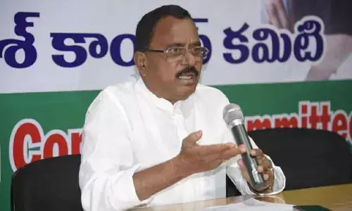 ప్రియాంక, రేవంత్‌ల గురించి మాట్లాడే హక్కు కేటీఆర్‌కు లేదు: మల్లు రవి