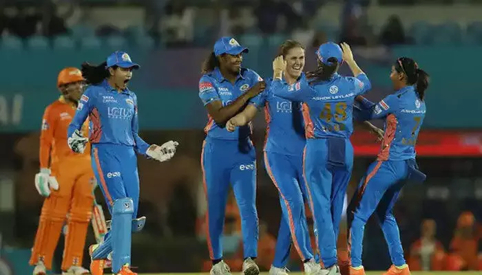 WPL 2023: ప్లేఆఫ్స్కు అర్హత సాధించిన ముంబై ఇండియన్స్ WPL 2023: ప్లేఆఫ్స్కు అర్హత సాధించిన ముంబై ఇండియన్స్