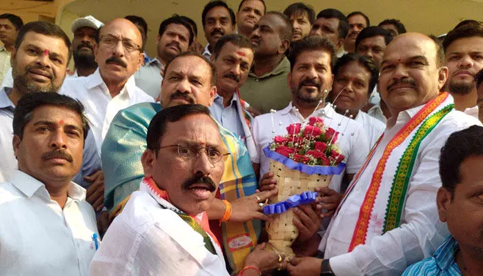 కార్మికుల పక్షాన కాంగ్రెస్ : రేవంత్ రెడ్డి కార్మికుల పక్షాన కాంగ్రెస్ : రేవంత్ రెడ్డి