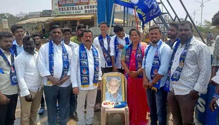 ఎల్లారెడ్డిలో ఘనంగా కాన్షీరాం జయంతి వేడుకలు ఎల్లారెడ్డిలో ఘనంగా కాన్షీరాం జయంతి వేడుకలు