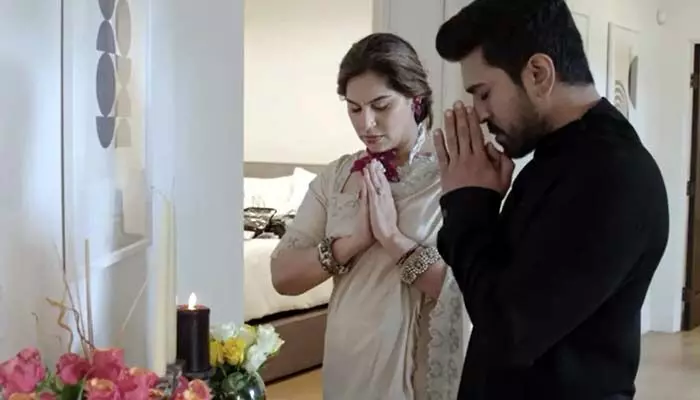 ఎక్కడికి వెళ్లిన రామ్ చరణ్ వెంట ఆ దేవుడి ఫొటో కచ్చితంగా ఉండాల్సిందే ఎక్కడికి వెళ్లిన రామ్ చరణ్ వెంట ఆ దేవుడి ఫొటో కచ్చితంగా ఉండాల్సిందే