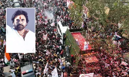 5 గంటలు కంటిన్యూగా నిల్చున్న పవన్ కల్యాణ్.. ఫ్యాన్స్‌ ఎమోషనల్ (వీడియో)