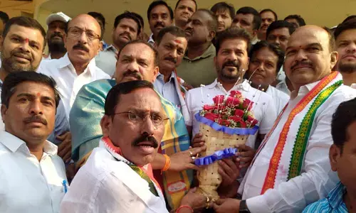 కార్మికుల పక్షాన కాంగ్రెస్ : రేవంత్ రెడ్డి