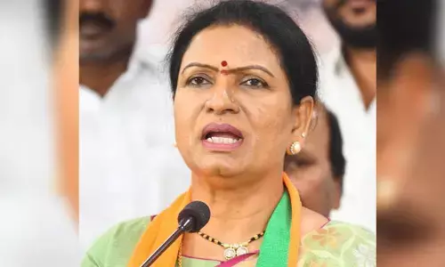 కేసీఆర్ ఖాసీం రజ్వీని మించిపోయాడు.. డీకే అరుణ ఫైర్