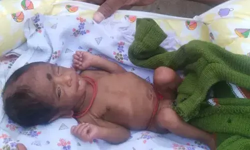 Ap News: అమానుషం.. నడిరోడ్డుపై 3 నెలల చిన్నారి