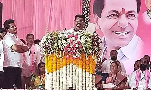 బాత్ కరోడ్ మే, కామ్ పకోడి మే