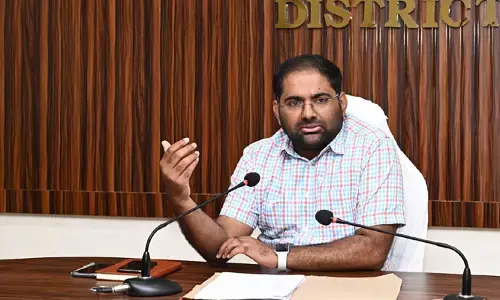 దళారుల చేతిలో ప్రజలు మోసపోవద్దు.. కలెక్టర్ శ్రీ హర్ష
