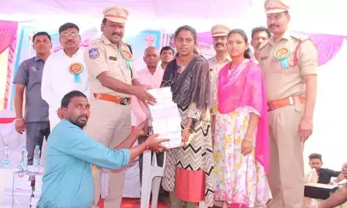 ఆదివాసీ యువత అన్ని రంగాల్లో రాణించాలి: జిల్లా ఎస్పీ