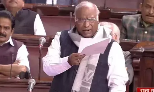 క్షమాపణ చెప్పే ప్రశ్నే లేదు: బీజేపీ డిమాండ్‌పై ఖర్గే