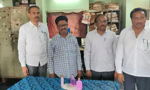 Kurnool: రూ.3 వేలు తీసుకుంటూ అడ్డంగా దొరికిపోయిన జూనియర్ అసిస్టెంట్