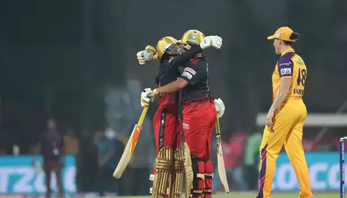 WPL 2023: ఎట్టకేలకు తొలి విజయం అందుకున్న RCB WPL 2023: ఎట్టకేలకు తొలి విజయం అందుకున్న RCB