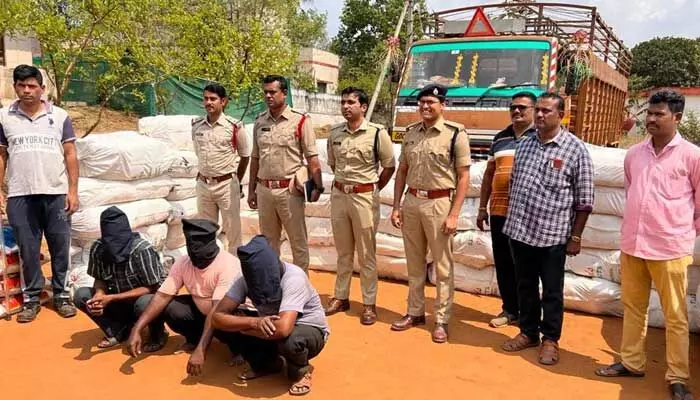Visakha: ఈ ముఠా తెలివికి చాకచక్యంగా చెక్ పెట్టిన పోలీసులు Visakha: ఈ ముఠా తెలివికి చాకచక్యంగా చెక్ పెట్టిన పోలీసులు