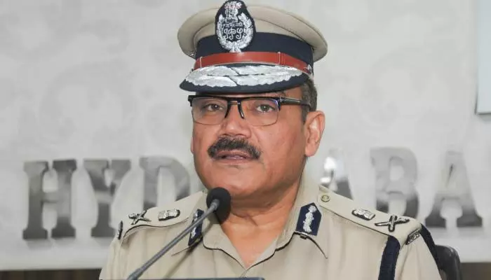 ఫిట్ నెస్పై దృష్టి పెట్టి క్రీడల్లో సత్తా చాటాలి: డీజీపీ ఫిట్ నెస్పై దృష్టి పెట్టి క్రీడల్లో సత్తా చాటాలి: డీజీపీ
