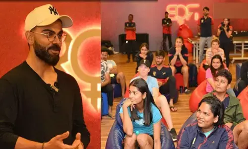 RCB మహిళల జట్టుకు కీలక సూచనలు ఇచ్చిన విరాట్ కోహ్లీ.. (వీడియో)