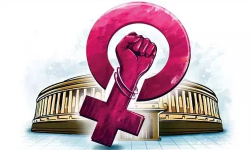 మ‌హిళ‌లంటే పెద్ద కులాల‌వాళ్లేనా?