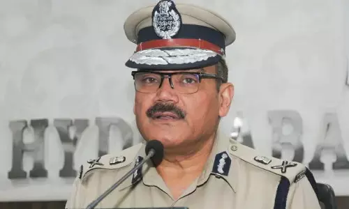 ఫిట్ నెస్‌పై దృష్టి పెట్టి క్రీడల్లో సత్తా చాటాలి: డీజీపీ
