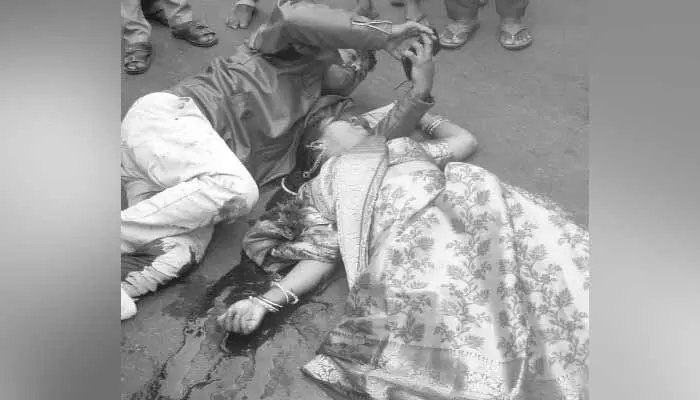 మంథనిలో ఘోర రోడ్డు ప్రమాదం మంథనిలో ఘోర రోడ్డు ప్రమాదం