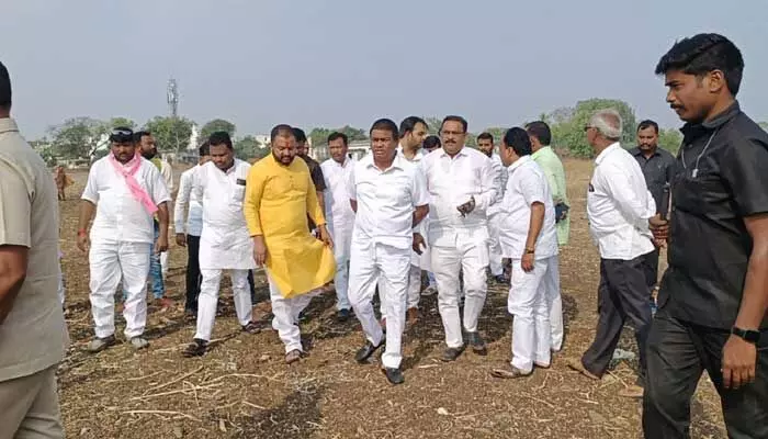 మహారాష్ట్రలో కేసీఆర్ బహిరంగ సభ ఏర్పాట్లను పర్యవేక్షించిన ఎమ్మెల్యే జీవన్ రెడ్డి.. మహారాష్ట్రలో కేసీఆర్ బహిరంగ సభ ఏర్పాట్లను పర్యవేక్షించిన ఎమ్మెల్యే జీవన్ రెడ్డి..