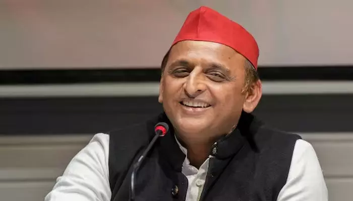బీజేపీ, కాంగ్రెస్ కు మేము దూరం!.. హాట్ టాపిక్ గా అఖిలేష్ యాదవ్ వ్యాఖ్యలు బీజేపీ, కాంగ్రెస్ కు మేము దూరం!.. హాట్ టాపిక్ గా అఖిలేష్ యాదవ్ వ్యాఖ్యలు
