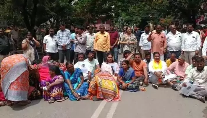 పార్క్లో కరెంట్ షాక్ కొట్టి వ్యక్తి మృతి.. పార్క్లో కరెంట్ షాక్ కొట్టి వ్యక్తి మృతి..