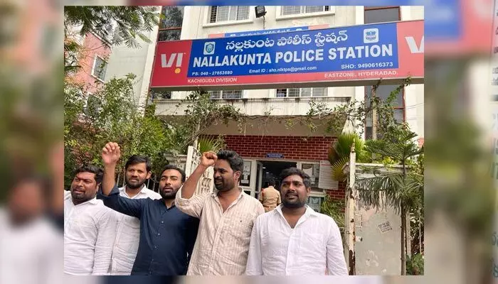 సిట్టింగ్ జడ్జితో విచారణ జరిపించాలి.. ఏబీవీపీ నేతల డిమాండ్ సిట్టింగ్ జడ్జితో విచారణ జరిపించాలి.. ఏబీవీపీ నేతల డిమాండ్