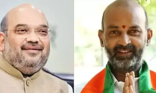 బండి సంజయ్ కి అమిత్ షా ప్రశంసలు