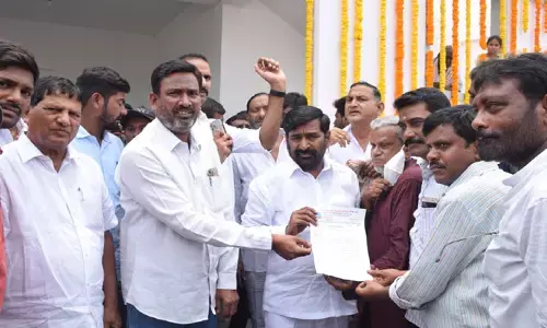 జర్నలిస్టుల ఇళ్ల స్థలాల కేటాయింపు కొరకు మంత్రికి వినతి