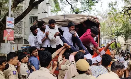 టీఎస్‌పీఎస్సీ చైర్మన్, కార్యదర్శిని బర్త రఫ్ చేయాలి : ఏబీవీపీ