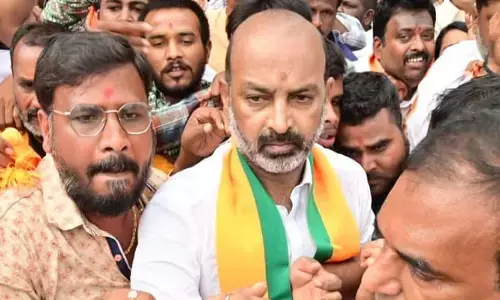 స్వప్నలోక్ కాంప్లెక్స్ పరిశీలించిన బండి సంజయ్