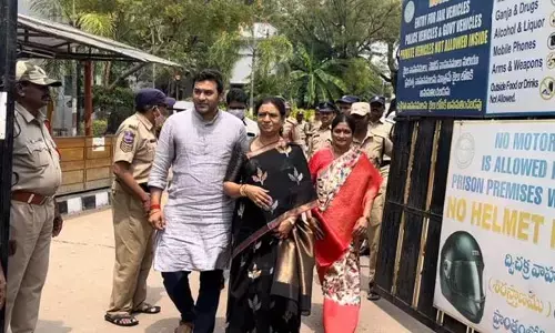 లీకేజీలో ప్రభుత్వ పెద్దల హస్తం.. డీకే అరుణ ఫైర్