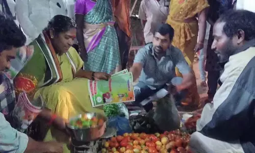 రాష్ట్ర ప్రభుత్వం మీద పోరాటం చేస్తాం: సీతక్క