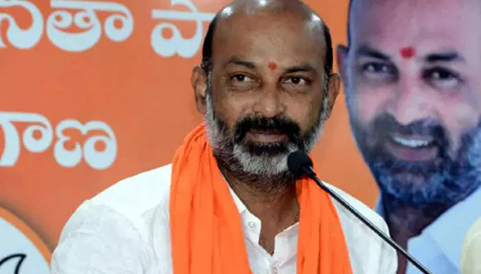 నేడు మహిళా కమిషన్కు బండి సంజయ్ నేడు మహిళా కమిషన్కు బండి సంజయ్