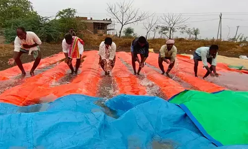 అకాల వర్షంతో మిర్చి రైతుకు కన్నీళ్లే