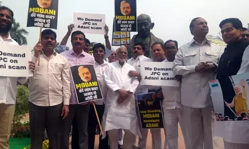 ‘ఆదాని స్కాం పై చర్చ చేయాలి’