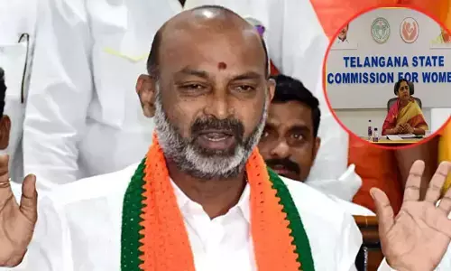 మహిళా కమిషన్ ఎదుట బండి.. కొనసాగుతున్న విచారణ
