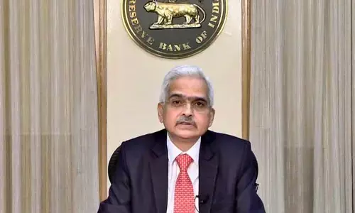 ఒత్తిడిలో ఉన్న రుణాల విషయంలో అప్రమత్తత అవసరం: ఆర్‌బీఐ గవర్నర్!