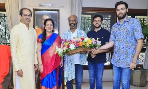 ఉద్ధవ్ థాక్రేతో సూపర్ స్టార్ రజినీకాంత్ భేటీ.. అందుకేనంటూ జోరుగా ప్రచారం..!