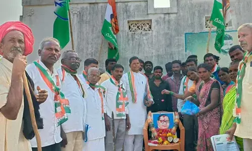 ప్రజా సమస్యలను గాలికొదిలేసిన కేంద్ర, రాష్ట్ర ప్రభుత్వాలు : మాజీ మంత్రి జిల్లేల చిన్నారెడ్డి