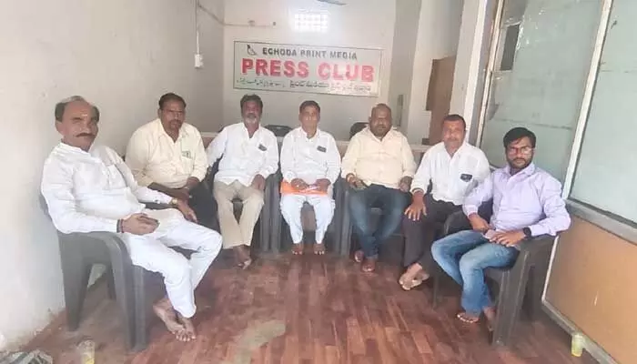 ఐటీ శాఖ మంత్రి కేటీఆర్ ను భర్తరఫ్ చేయాలి : బీజేపీ నాయకుల డిమాండ్ ఐటీ శాఖ మంత్రి కేటీఆర్ ను భర్తరఫ్ చేయాలి : బీజేపీ నాయకుల డిమాండ్