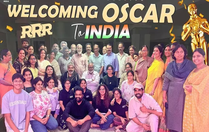 రాజమౌళి ఇంట్లో ‘ఆస్కార్’ విజయం వేడుకలు.. వీడియో వైరల్ రాజమౌళి ఇంట్లో ‘ఆస్కార్’ విజయం వేడుకలు.. వీడియో వైరల్