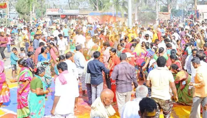 ఐనవోలుకు పోటెత్తిన భక్తజనం.. కనుల పండువగా మల్లన్న కళ్యాణం.. ఐనవోలుకు పోటెత్తిన భక్తజనం.. కనుల పండువగా మల్లన్న కళ్యాణం..