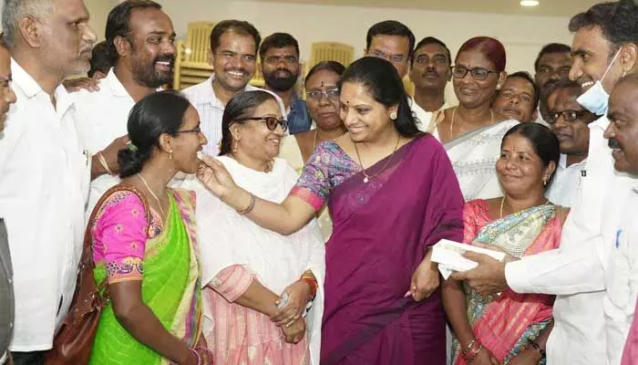 దేశంలోనే ఉద్యోగులకు అత్యధికంగా వేతనాలు ఇస్తున్న రాష్ట్రం తెలంగాణ : కల్వకుంట్ల కవిత దేశంలోనే ఉద్యోగులకు అత్యధికంగా వేతనాలు ఇస్తున్న రాష్ట్రం తెలంగాణ : కల్వకుంట్ల కవిత