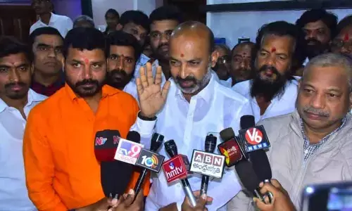 సీఎంవో కేంద్రంగానే... టీఎస్‌పీఎస్సీ పేపర్ లీకేజీ