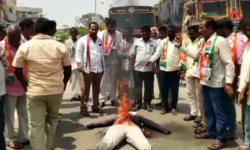 కేటీఆర్ దిష్టిబొమ్మ దహనం