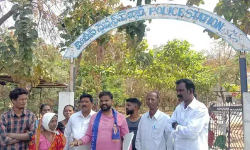 మంత్రి ఇలాకాలో వీడీసీ దౌర్జన్యం..