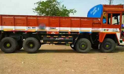 Nellore: లారీ డ్రైవర్ వీరంగం... కాలువలో కిలోమీటర్ వరకు ఈత