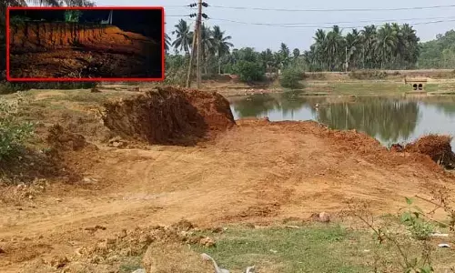 Nimmalapalem: యదేచ్ఛగా అధికార దుర్వినియోగం.. అక్రమంగా చెరువు మట్టి తవ్వకాలు