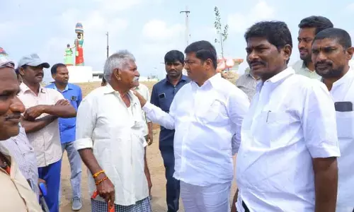 అధైర్య పడొద్దు అండగా ఉంటా: ఎమ్మెల్యే నరేందర్