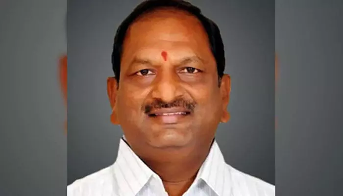 ఆ మంత్రికి సొంత పార్టీ నేతలే మైనస్! ఎఫెక్ట్ తప్పదా? ఆ మంత్రికి సొంత పార్టీ నేతలే మైనస్! ఎఫెక్ట్ తప్పదా?