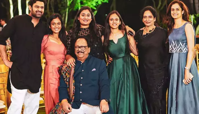 ఆ అమ్మాయిల వల్లే ప్రభాస్ ఇంకా పెళ్లి చేసుకోవడం లేదా? ఆ అమ్మాయిల వల్లే ప్రభాస్ ఇంకా పెళ్లి చేసుకోవడం లేదా?
